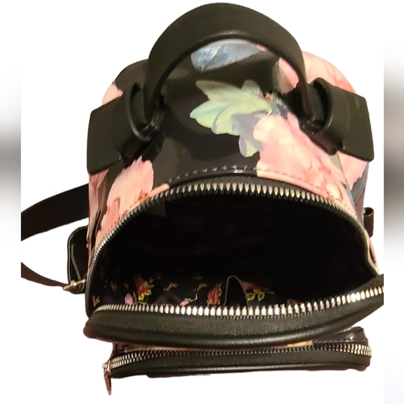 Betsey Johnson Travel Back Pack - Picture 8 of 16